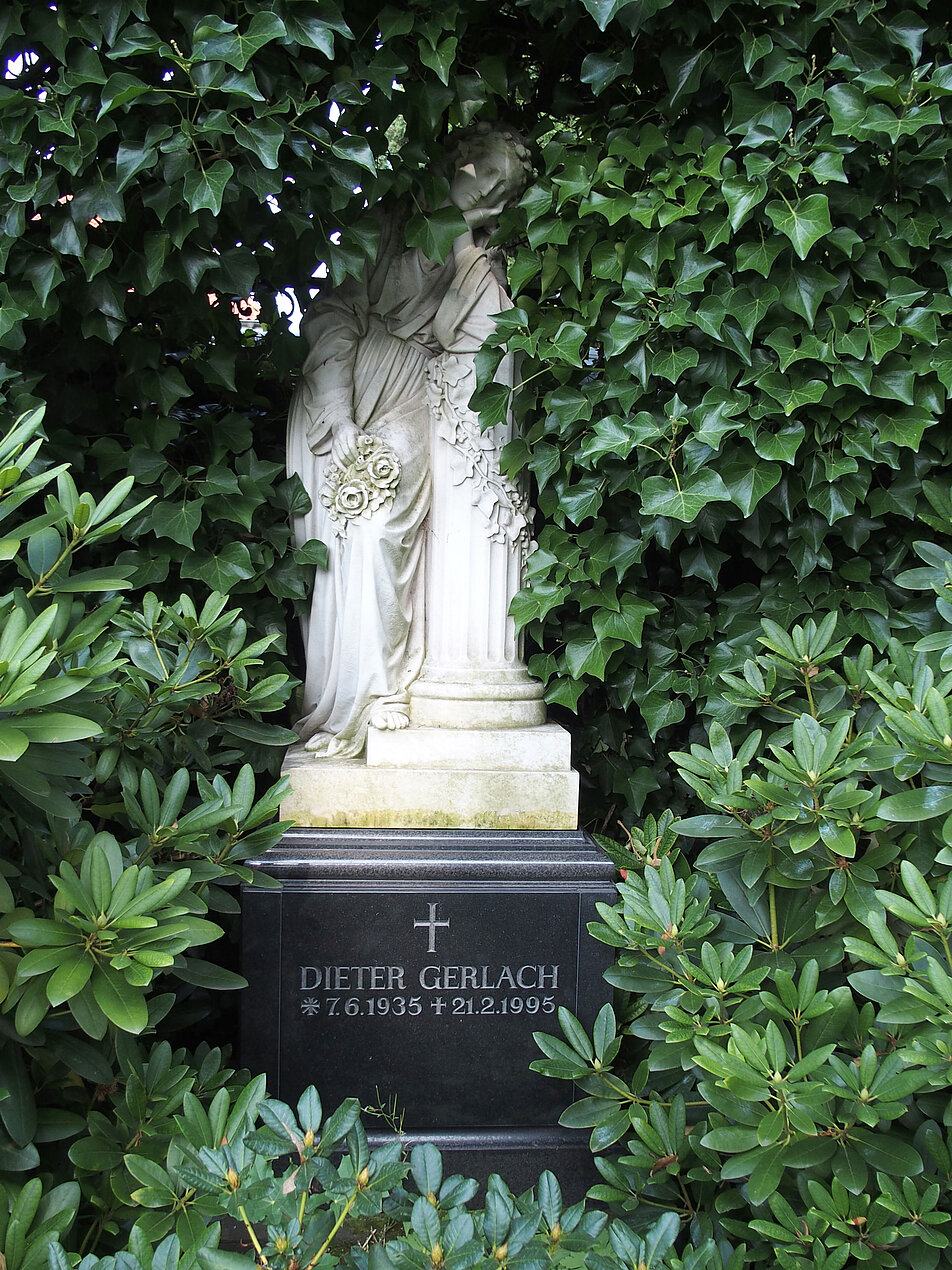 Grabmal „Trauernde“ auf dem Zentralfriedhof Münster